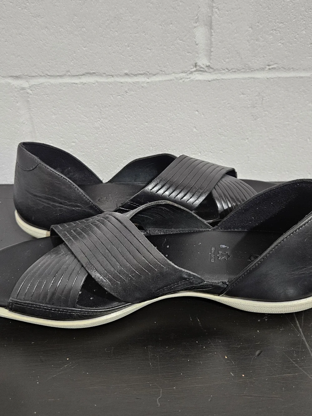 ECCO Black Leather Cross Strap Sandals Women's Comfort Slide Closed Heel Size 12
